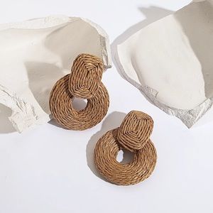 Raffia circle earrings